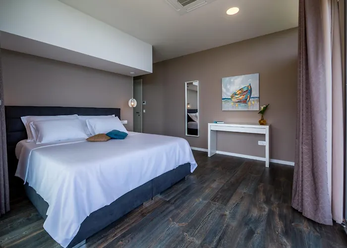 Luxury The View In - For 12 People With Incredible Sea View & Wellness Villa *