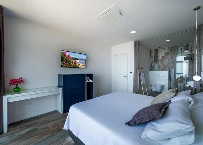 Luxury The View In - For 12 People With Incredible Sea View & Wellness *