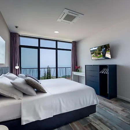 Luxury The View In - For 12 People With Incredible Sea View & Wellness Villa *