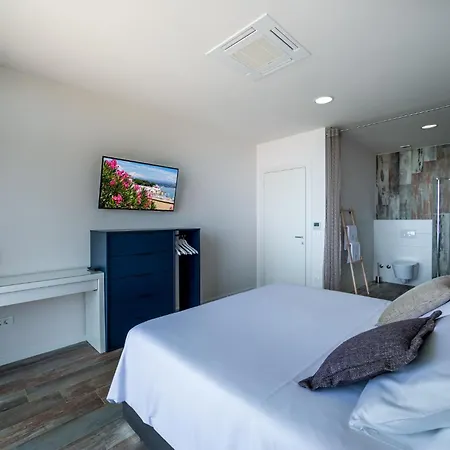 Luxury The View In - For 12 People With Incredible Sea View & Wellness *