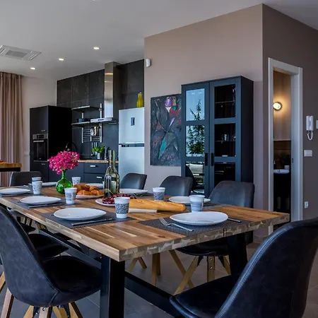 Luxury The View In - For 12 People With Incredible Sea View & Wellness 奥帕提亚