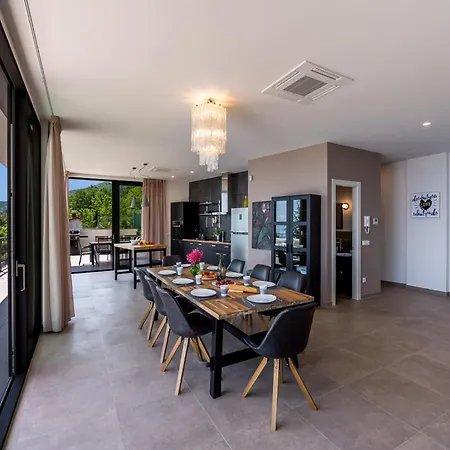 Luxury The View In - For 12 People With Incredible Sea View & Wellness *