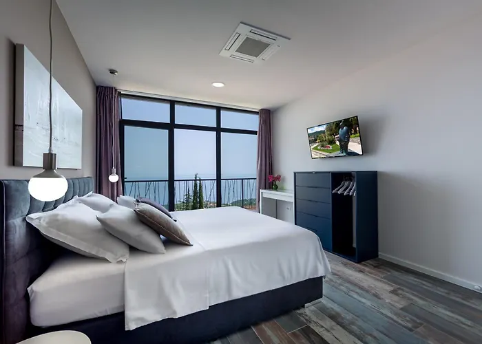 Luxury The View In - For 12 People With Incredible Sea View & Wellness Vila *