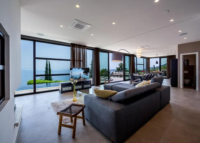 Luxury The View In - For 12 People With Incredible Sea View & Wellness Vila *